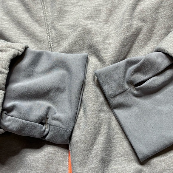 Lululemon Forthright 1/2 Zip - Picture 5 of 6